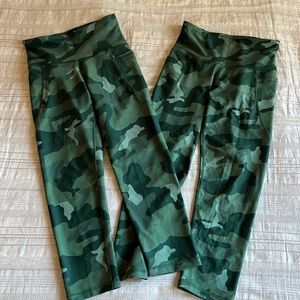 2 pairs of Old Navy Cropped Elevate Leggings, green camouflage size small